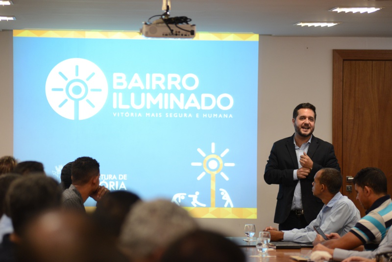 Vitória lança o programa "Bairro Iluminado"